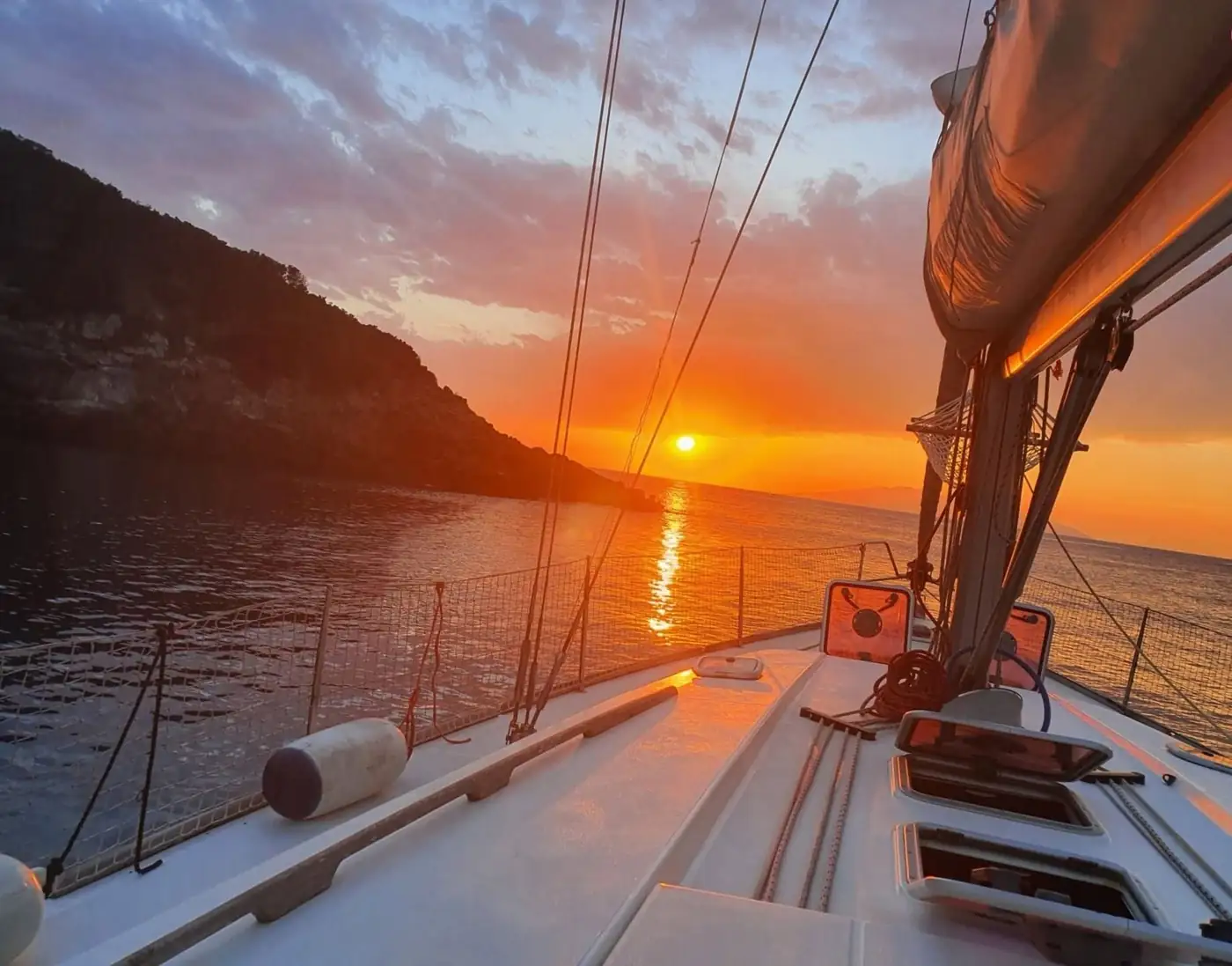 Tramonto in barca a vela